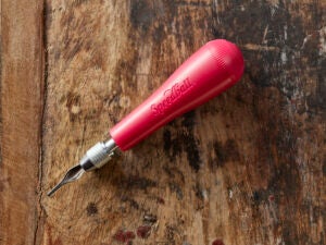 Lino Cutter in Studio